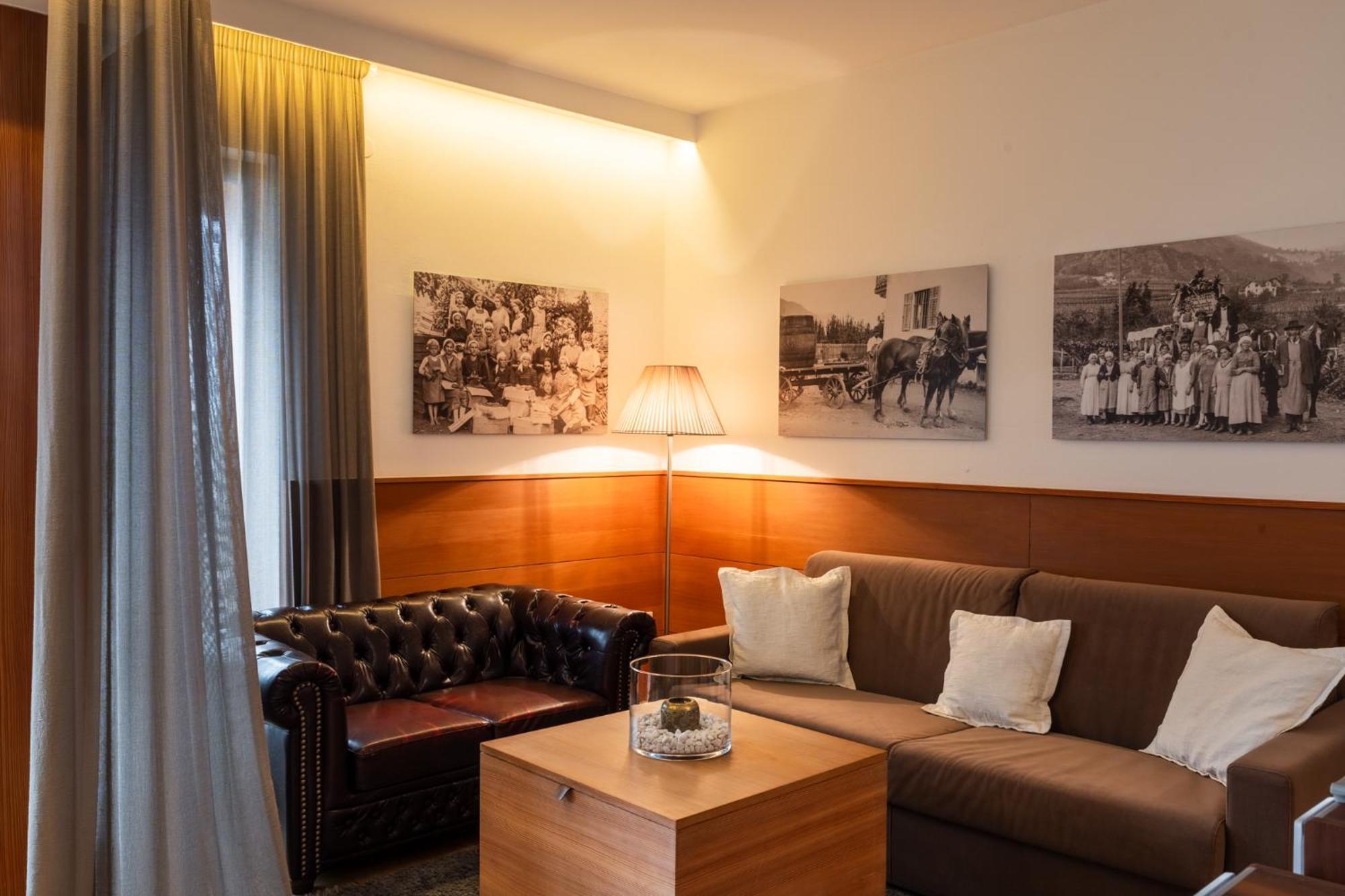 St. Ulrichhof Appartement Lana Buitenkant foto